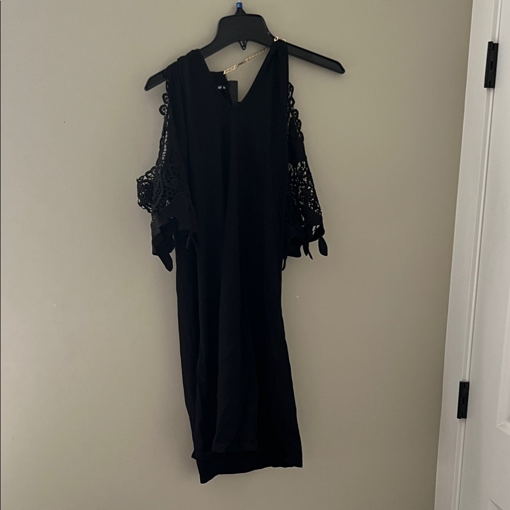 SHEILAY Black Cold Shoulder Lace Sleeve Dress Size Large NWT Cocktail